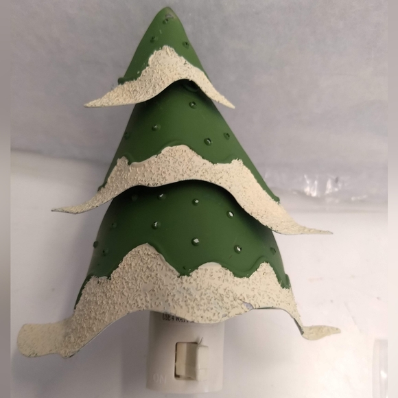 Evergreen Metal 2D Layered Pine Tree Christmas Night Light Holiday Décor 4"h - Picture 4 of 6